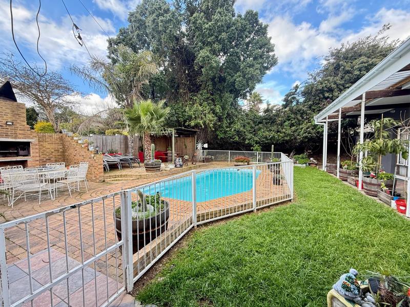 4 Bedroom Property for Sale in Bergzicht Western Cape